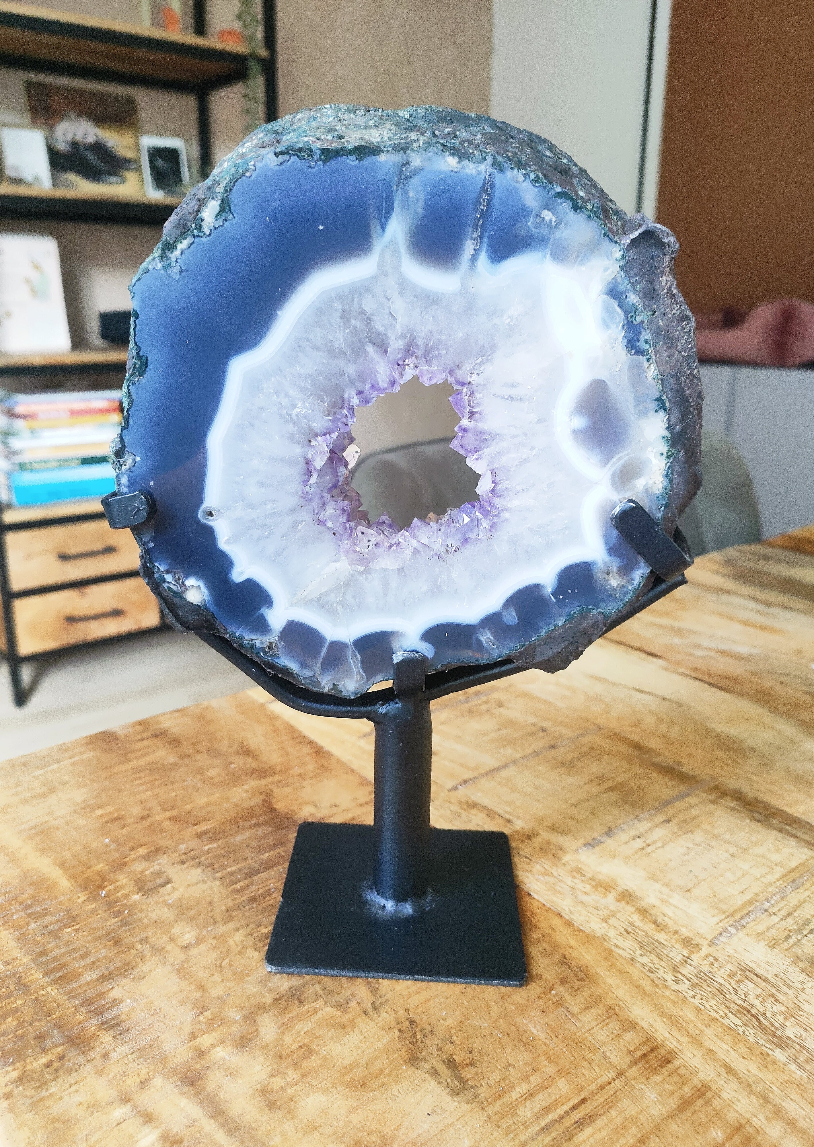 Amethist met standaard  2.45 kg